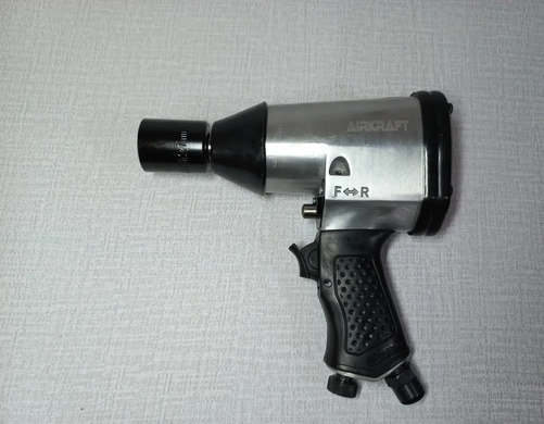 Гайковерт пневматический с набором инструмента 1/2" (max 350Н/м 7000об/мин 9-11,13,14,17,19,22,24,27) 17ед. AIRKRAFT AT-5004SG